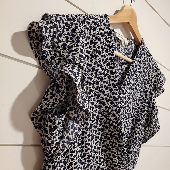 Monteau medium blouse floral v-neck flowy top ruffle shirt navy white flowers - Picture 2 of 16